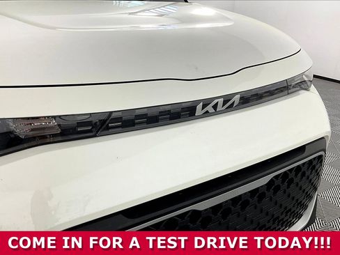 Certified 2025 Kia Soul LX w/ LX Technology Package FWD image 31