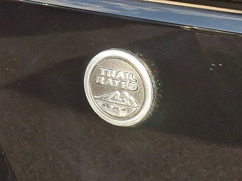 Used 2017 Jeep Wrangler Unlimited Sahara image 26