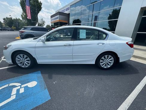 Used 2015 Honda Accord Touring image 8