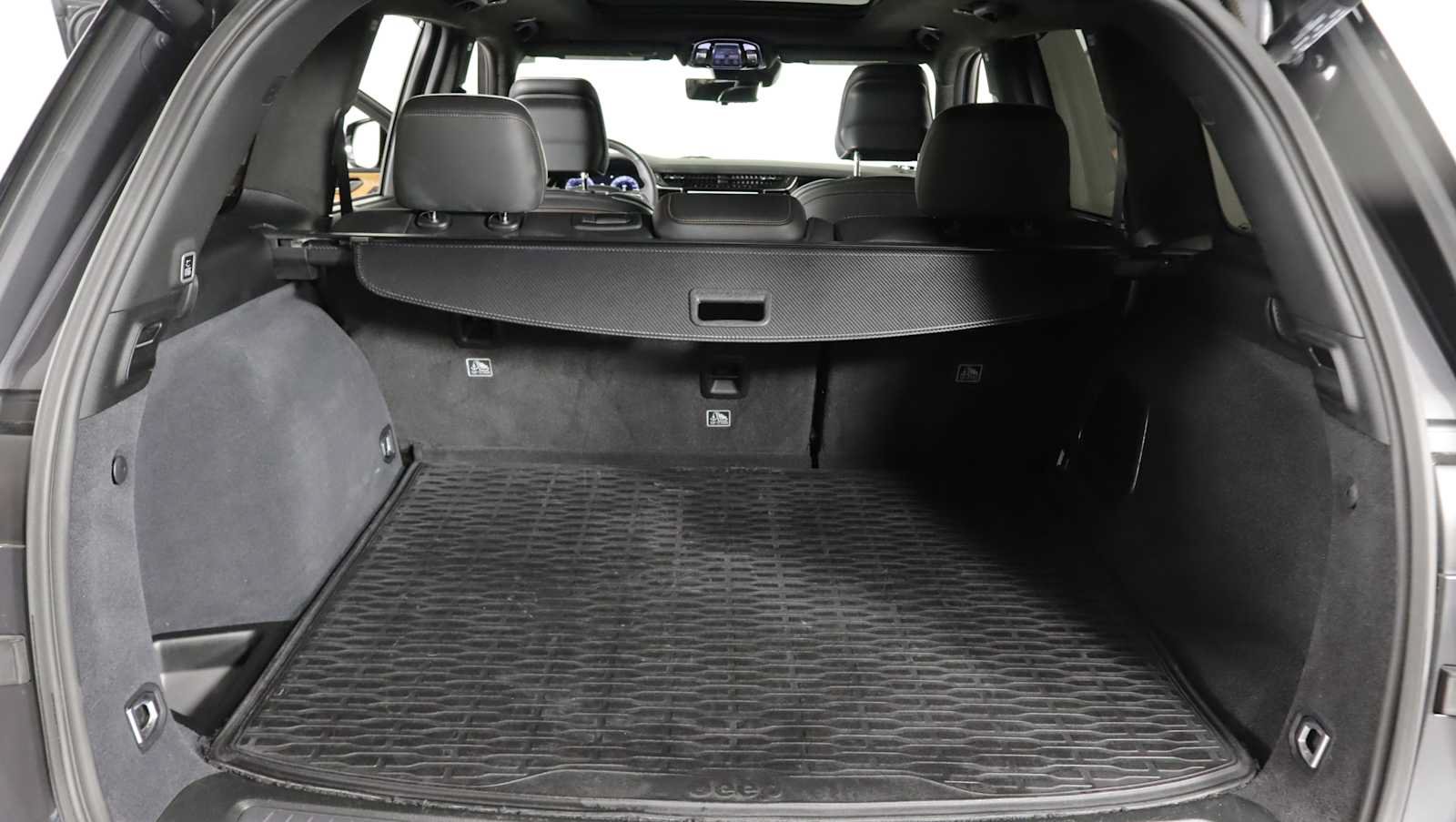 Used 2023 Jeep Grand Cherokee Summit AWD/4WD image 30