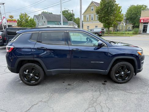 Used 2019 Jeep Compass Latitude AWD/4WD image 4