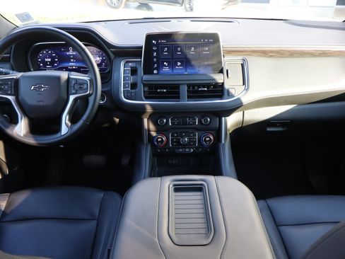 Used 2023 Chevrolet Tahoe Z71 w/ Luxury Package AWD/4WD image 18