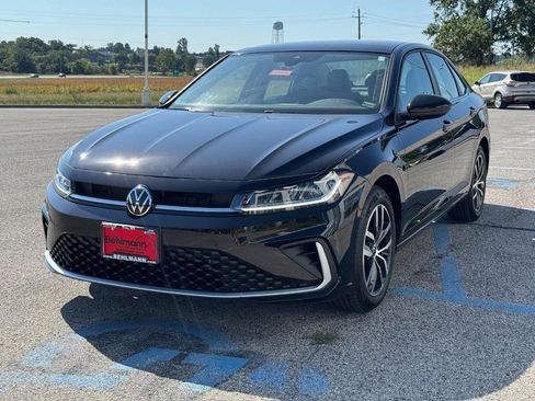 Used 2025 Volkswagen Jetta SE FWD image 11