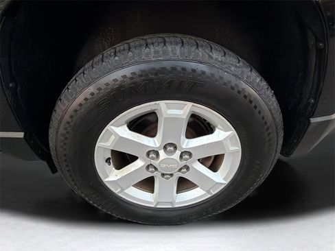 Used 2015 GMC Acadia SLE image 32