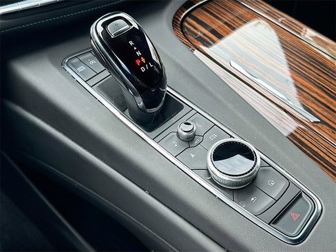 Used 2024 Cadillac Escalade Premium Luxury image 18