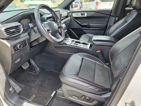 Certified 2023 Ford Explorer ST-Line w/ Class IV Trailer Tow Package image 19