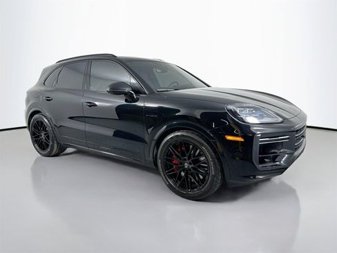 Certified 2025 Porsche Cayenne Turbo image 9