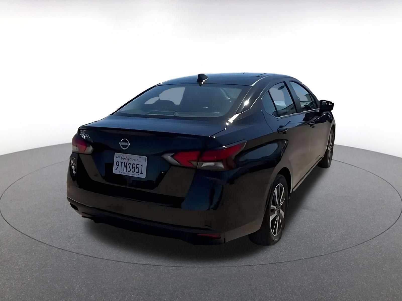 Used 2025 Nissan Versa SV FWD image 14
