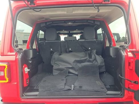 Used 2025 Jeep Wrangler Unlimited Sahara AWD/4WD image 19