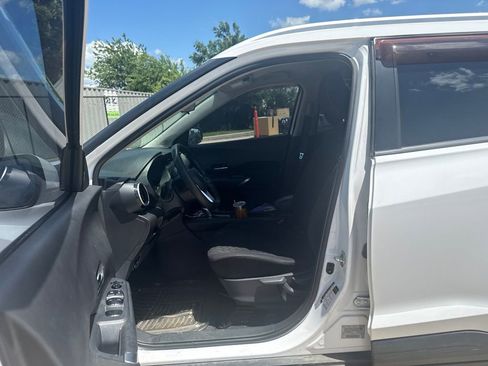 Certified 2021 Nissan Kicks SV FWD image 10