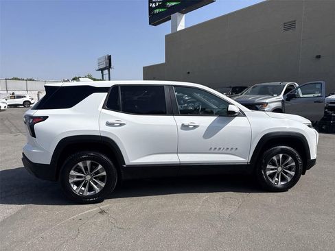 Used 2025 Chevrolet Equinox LT FWD image 2