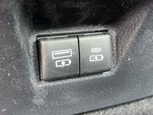 Used 2025 Toyota Camry LE FWD image 31