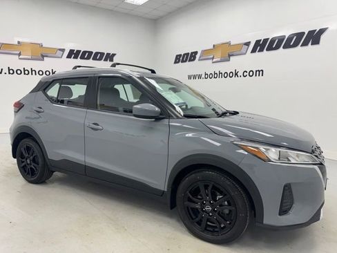Used 2023 Nissan Kicks SV w/ Exterior Package FWD image 3