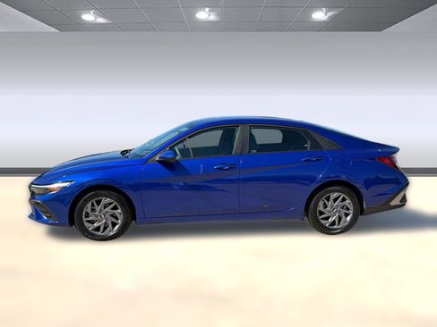 Used 2024 Hyundai Elantra SEL image 2