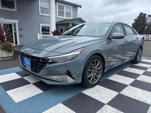 Used 2023 Hyundai Elantra Limited FWD image 2