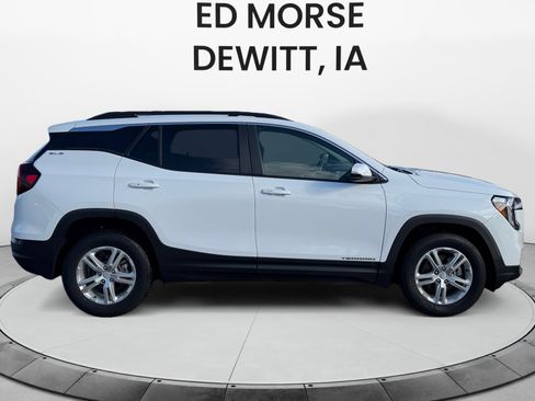 Used 2024 GMC Terrain SLE w/ Driver Convenience Package image 6