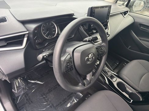 Used 2022 Toyota Corolla LE image 10