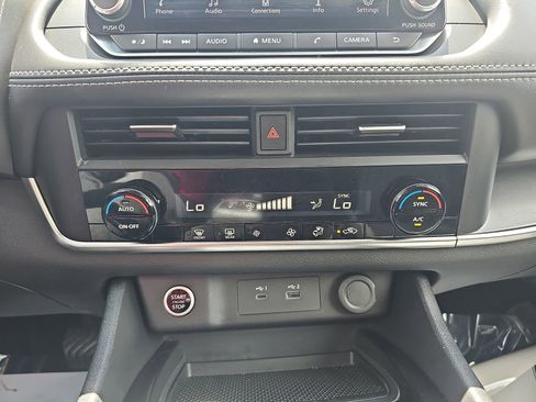 Used 2023 Nissan Rogue SV FWD image 24
