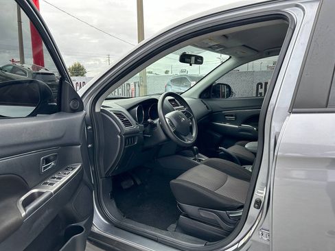Used 2019 Mitsubishi Outlander Sport ES FWD image 6