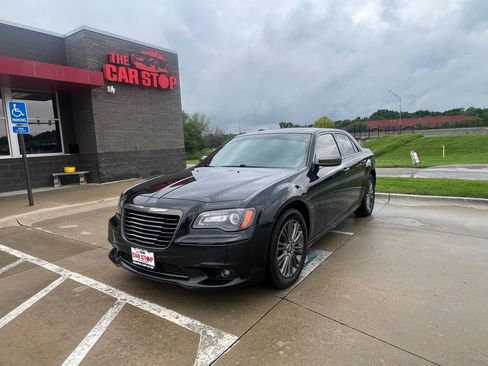 Used 2014 Chrysler 300 C AWD/4WD image 2