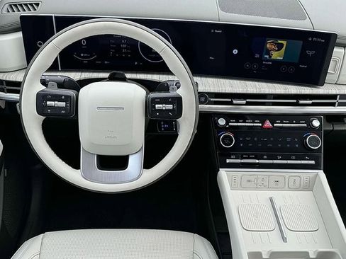 Used 2025 Hyundai Santa Fe Calligraphy image 18