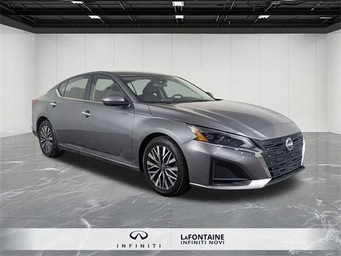 Used 2023 Nissan Altima 2.5 SV image 7