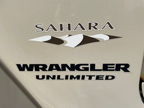Used 2016 Jeep Wrangler Unlimited Sahara w/ Dual Top Group AWD/4WD image 7