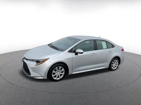 Used 2025 Toyota Corolla LE image 8