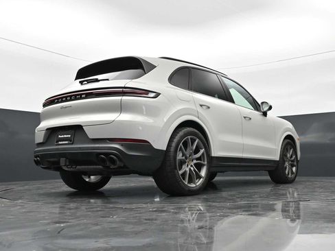 Certified 2025 Porsche Cayenne AWD/4WD image 39