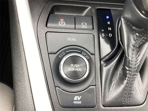 Certified 2021 Toyota RAV4 XLE image 23