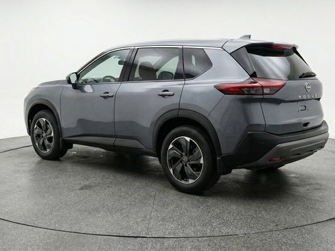 Used 2025 Nissan Rogue SV FWD image 5