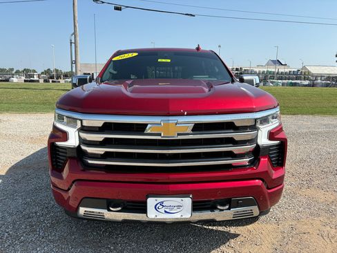 Used 2023 Chevrolet Silverado 1500 High Country w/ High Country Premium Package AWD/4WD image 2