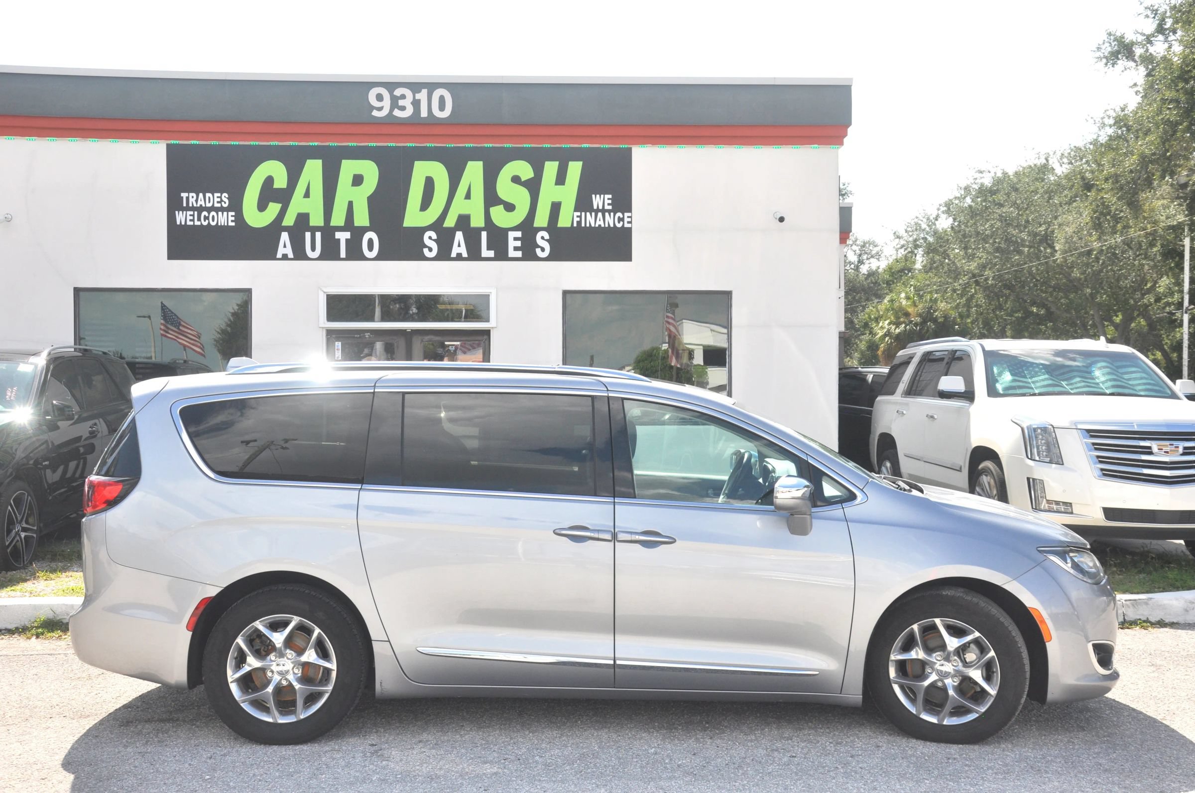 Used 2018 Chrysler Pacifica Limited FWD image 14