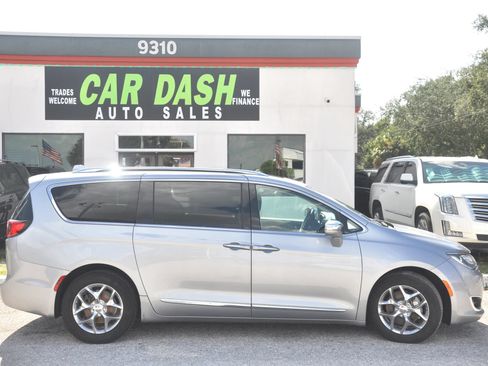 Used 2018 Chrysler Pacifica Limited FWD image 14