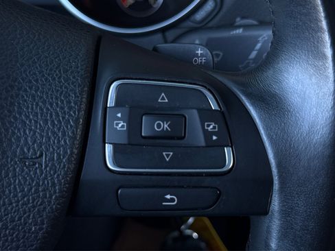 Used 2012 Volkswagen Golf TDI image 25