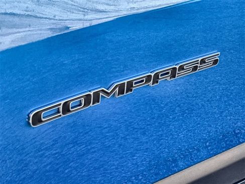 Used 2024 Jeep Compass Latitude image 9