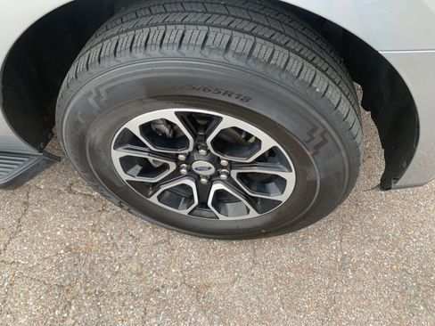 Used 2024 Ford Expedition Max XLT image 9