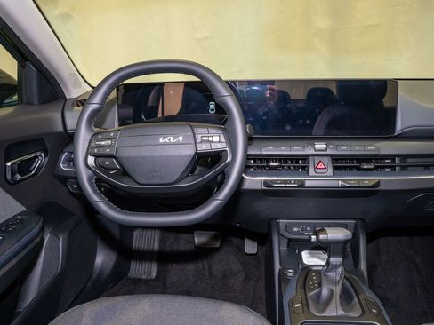 New 2025 Kia K4 EX image 7