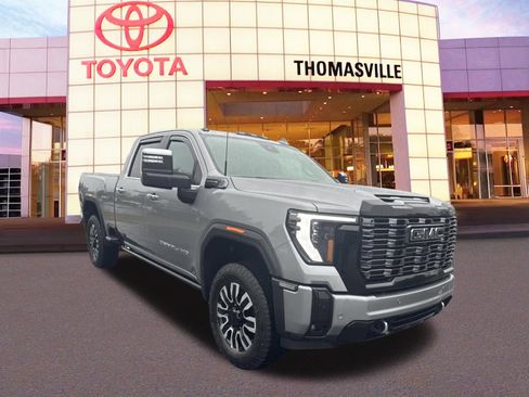 Used 2025 GMC Sierra 2500 Denali Ultimate image 3