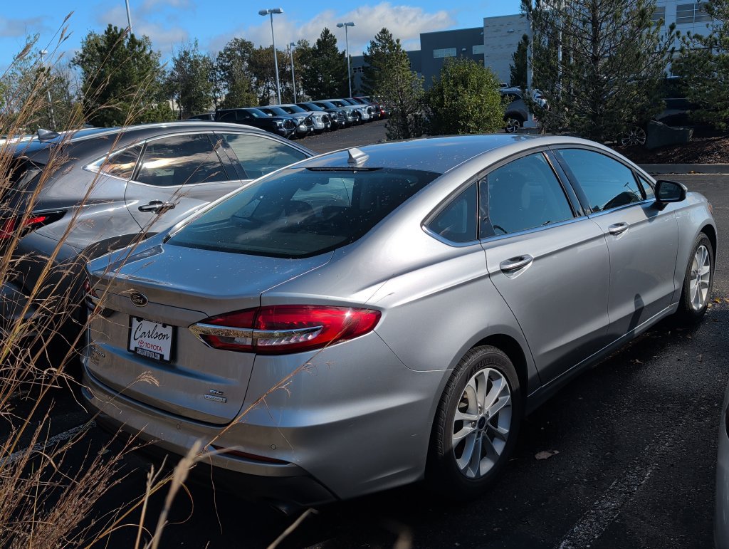 Used 2020 Ford Fusion SE FWD image 4