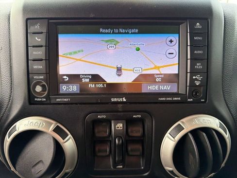 Used 2018 Jeep Wrangler Unlimited Rubicon w/ Connectivity Group AWD/4WD image 30