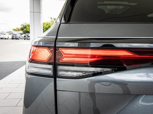 New 2026 Volkswagen Tiguan SE R-Line FWD image 16