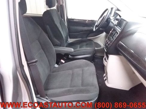 Used 2019 Dodge Grand Caravan SE image 12