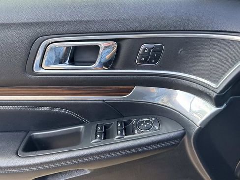 Used 2017 Ford Explorer Limited image 21