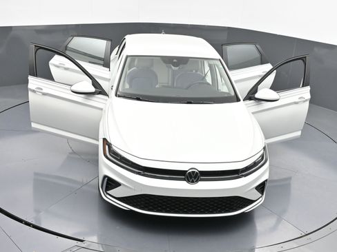 Used 2025 Volkswagen Jetta SE w/ Black Wheel Package image 38