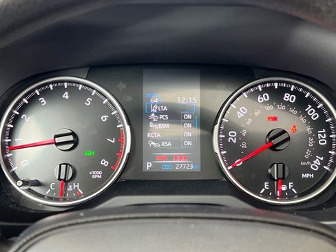Used 2021 Toyota RAV4 XLE w/ Convenience Package FWD image 28