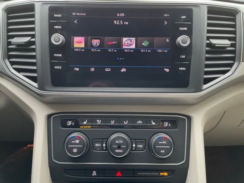 Used 2019 Volkswagen Atlas SE w/ Towing Package image 18