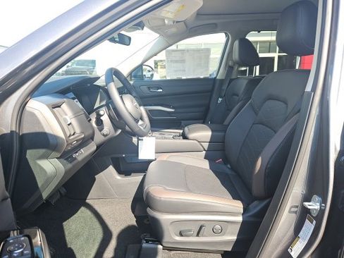 New 2025 Nissan Pathfinder Platinum image 26