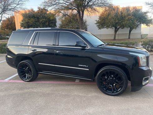 Used 2015 GMC Yukon Denali w/ Premium Package image 11