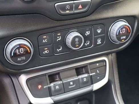 Used 2024 GMC Terrain SLT FWD image 24